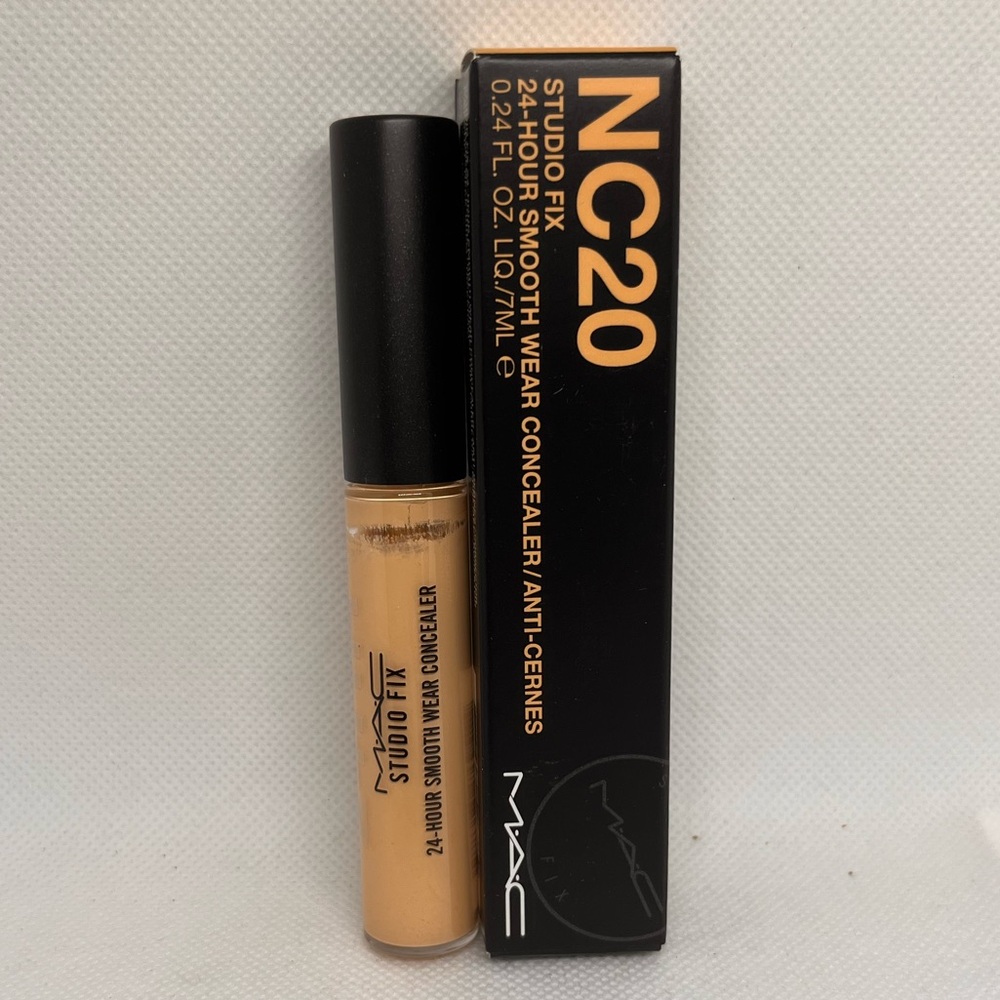 New NC20 MAC Studio fix 24-hour smooth wear concealer